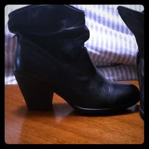 Montana Zipper Booties